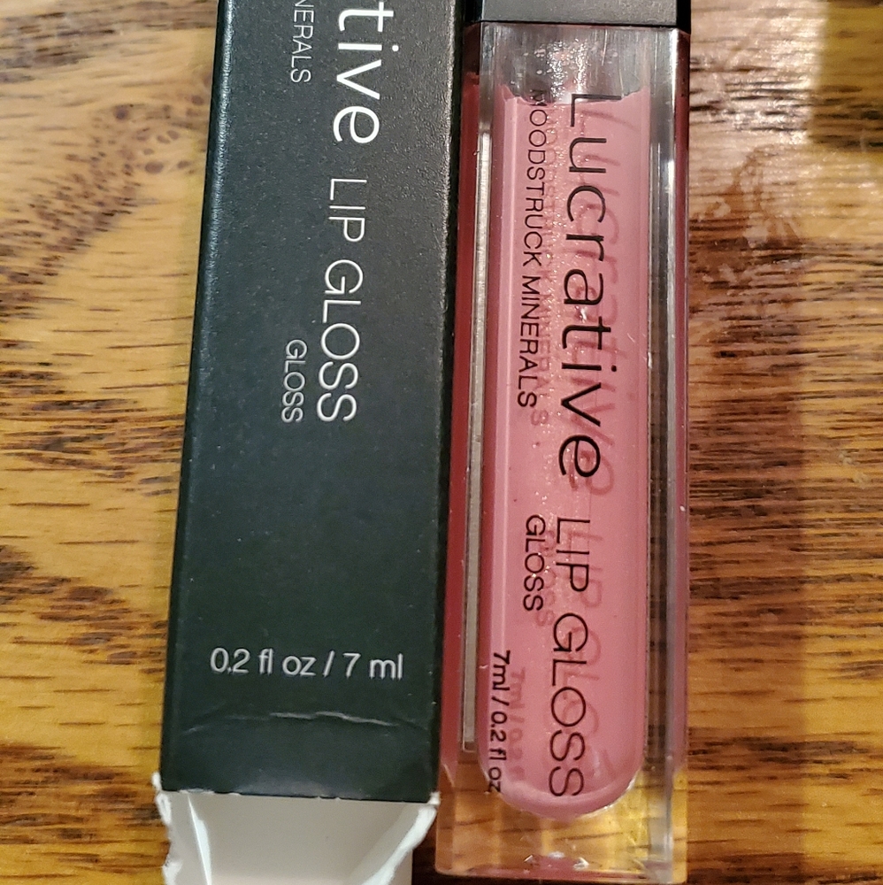 Younique lucrative lip gloss in lippy